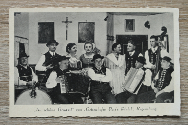 AK Regensburg / 1930er Jahre / Geisenhofer Veri Platzl / Bauerntheater / Schauspieler Musik Instrumente Akkordeon